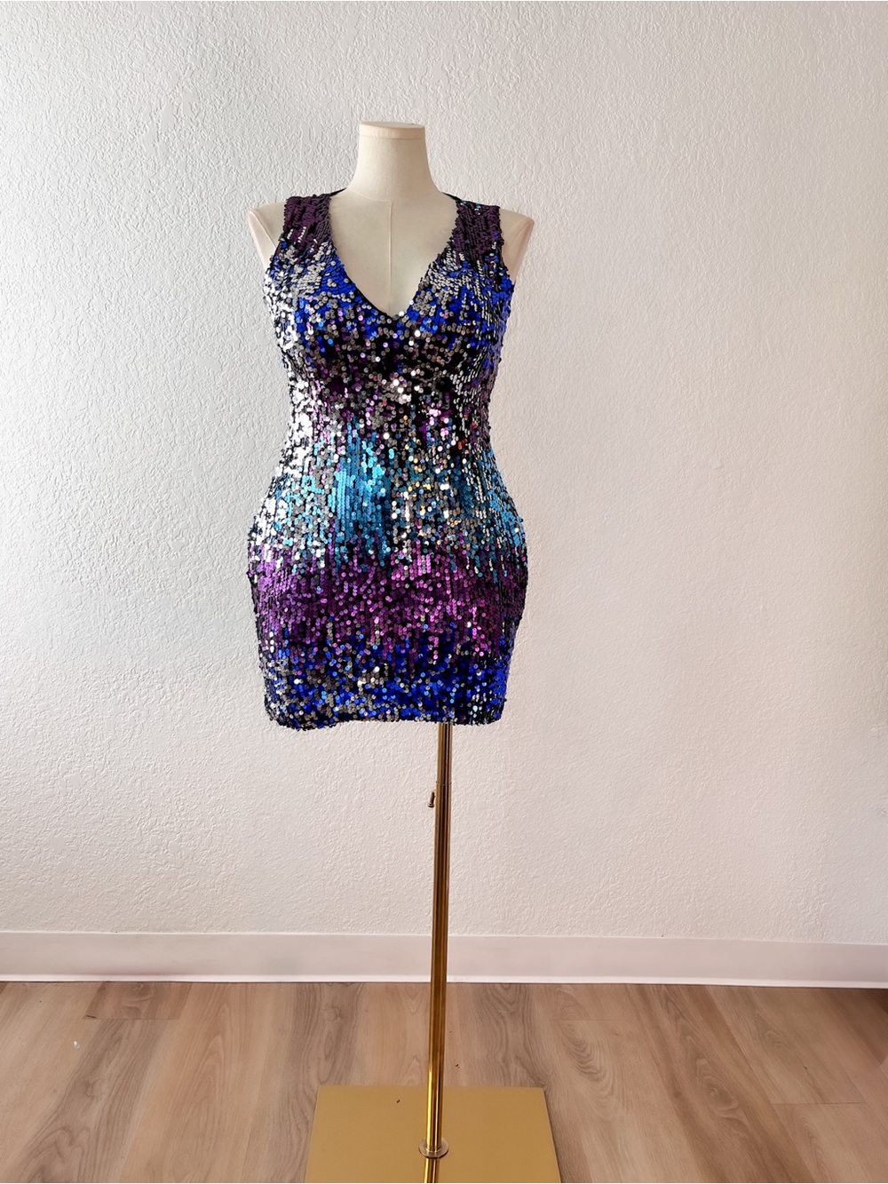 Sleeveless V-Neck Sequined Party Dress